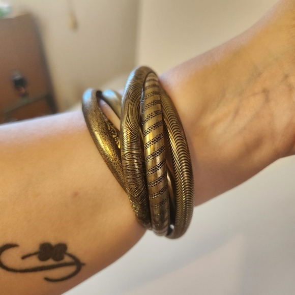 Vintage Brass Interlocking Bangles Bracelet Set 1970s Boho Bohemian Festival - Picture 3 of 7